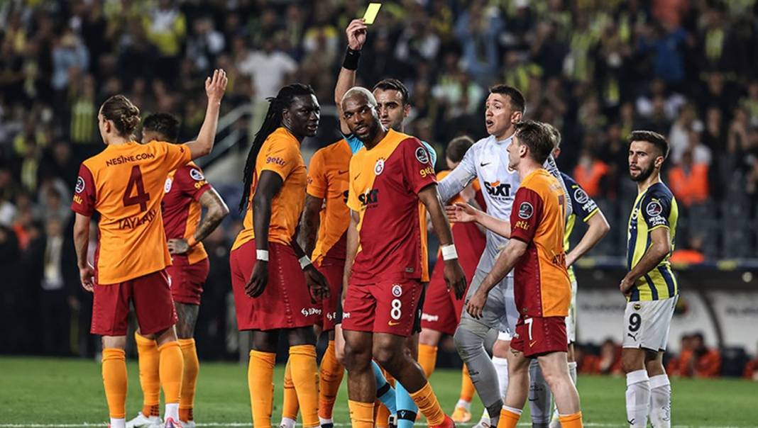 Fenerbahçe, Kadıköy'de 6 yıl aradan sonra Galatasaray'ı mağlup etti: Hakem kararları maça damga vurdu 8